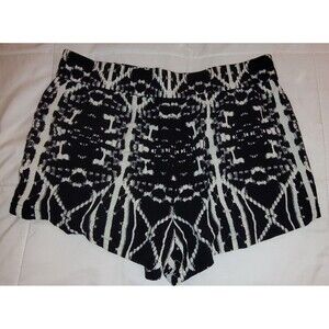 Express Womens Black and White Abstract Cuffed Cotton Shorts Size Small Exercise